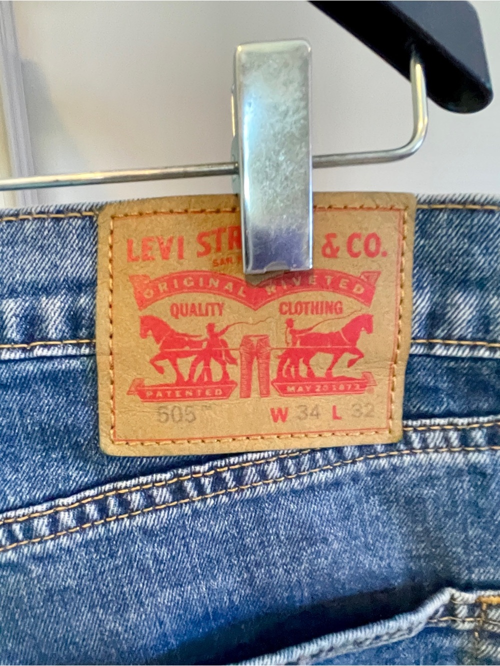 Levi's 505 Men's 34 x 32 Denim Jeans Straight Leg Medium Wash